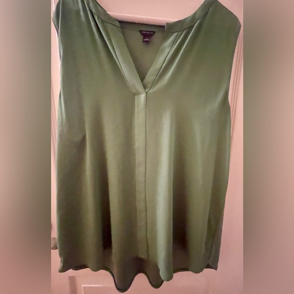 Ann Taylor Olive Green V-Neck Sleeveless Blouse - Picture 2 of 4